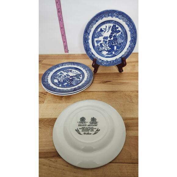 Set of 4 Johnson Bros 6 1/16 inch Blue Willow Bread and Butter plates - Picture 2 of 2